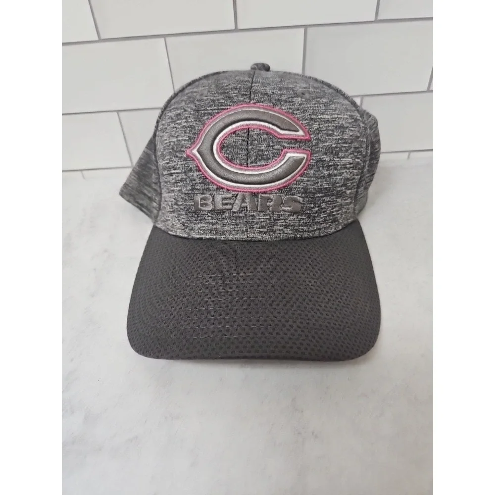 Chicago Bears New Era 39THIRTY Crucial Catch Hat Cap Pink Gray M/ L Stretch